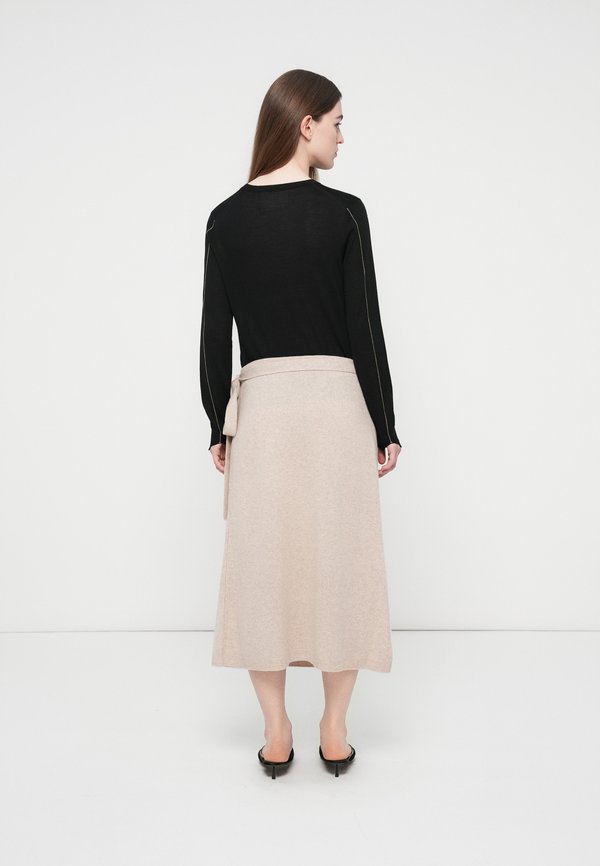 CLOSED WRAP SKIRT