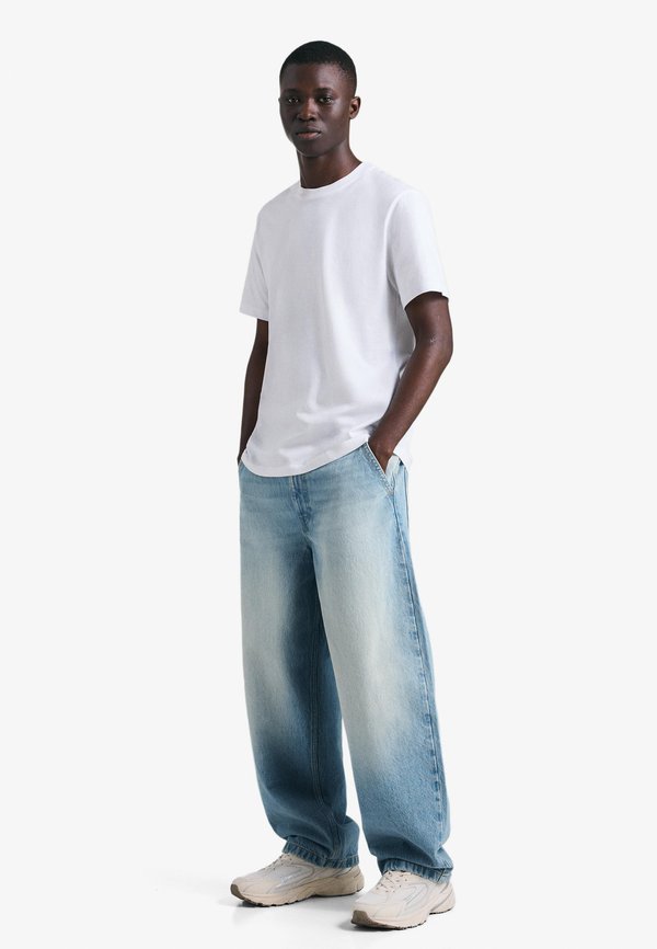 Bershka SKATER - Relaxed fit jeans - light blue denim