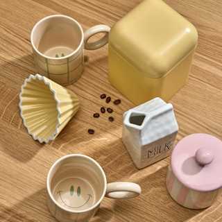 Kaffeefilterhalter aus Keramik, gelb (11,5x8 cm) dm home