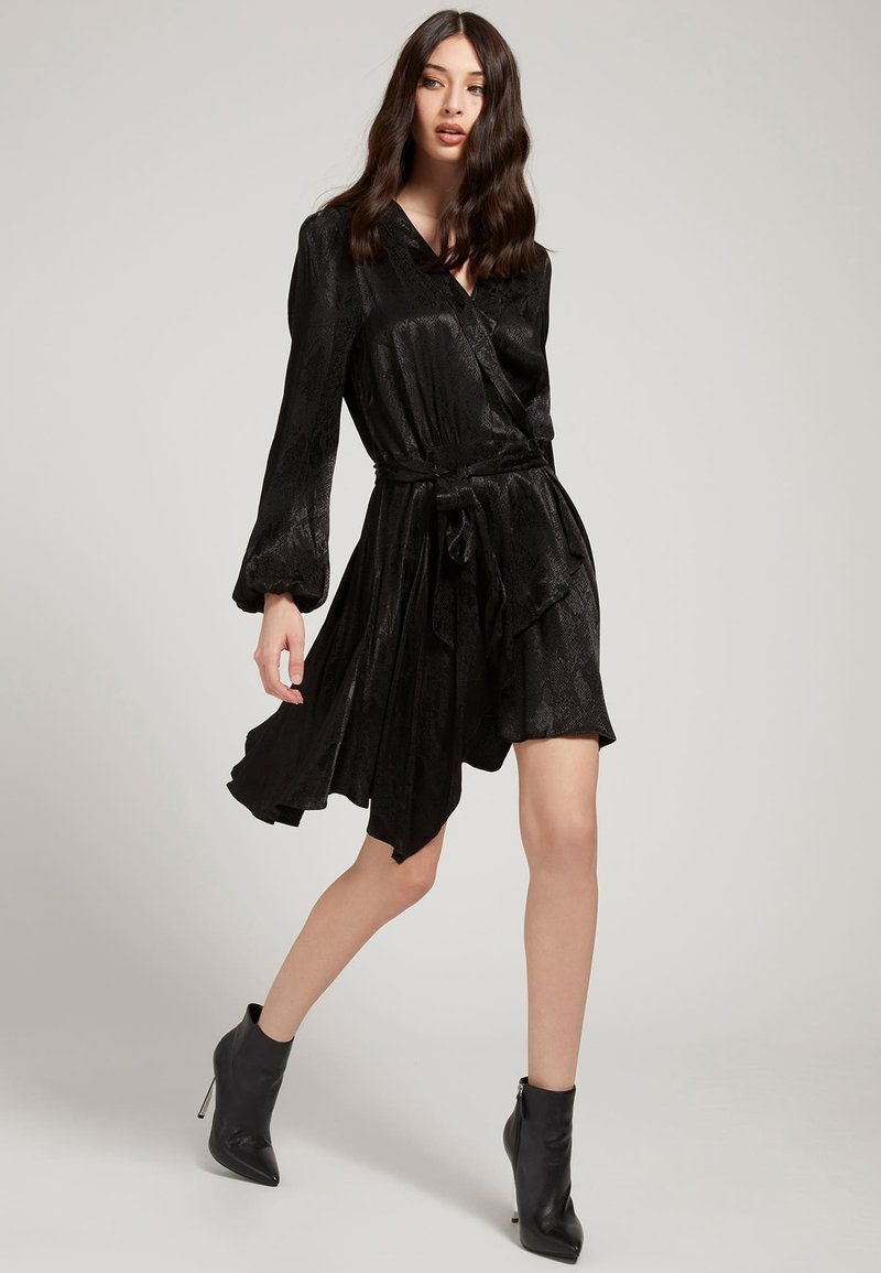 Guess Freizeitkleid Media 1
