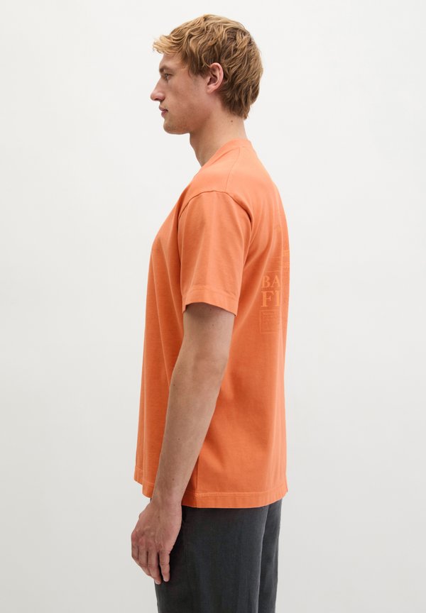 Marc O'Polo T-SHIRT, SHORT SLEEVE, RIBBED NECKTRIMMING, NEW SEASONAL ARTWORK