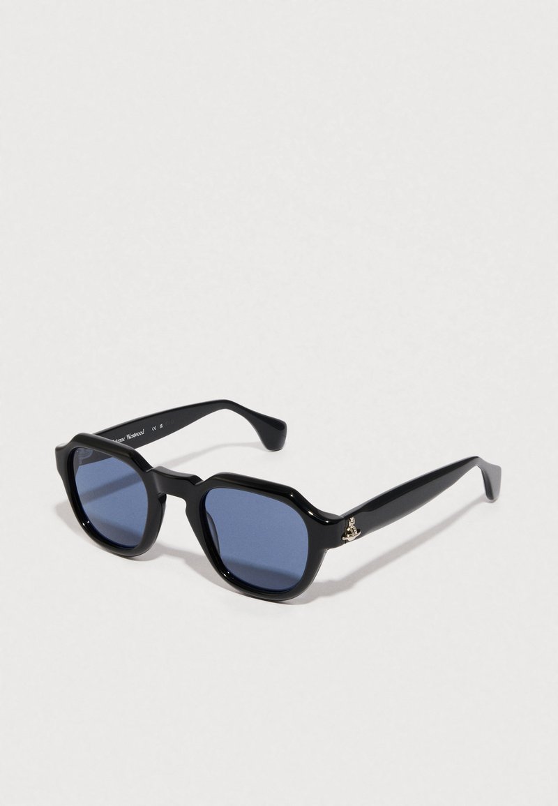 Schwarze Sonnenbrille mit einem dicken, eckigen Rahmen und blauen getönten Gläsern. Verfügt über eine goldene Akzentuierung an der Seite und eine glänzende Oberfläche.