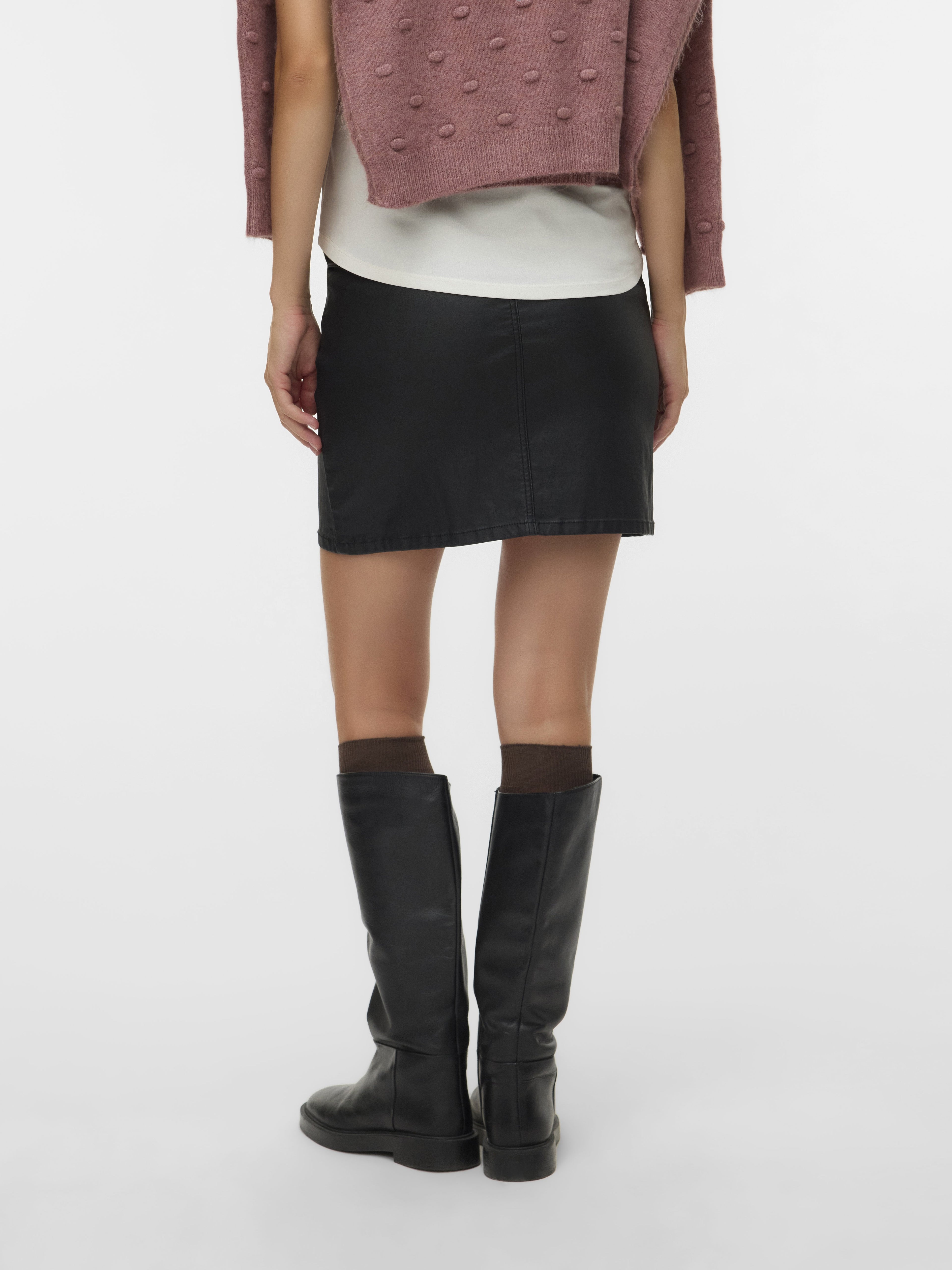 MAMALICIOUS Short