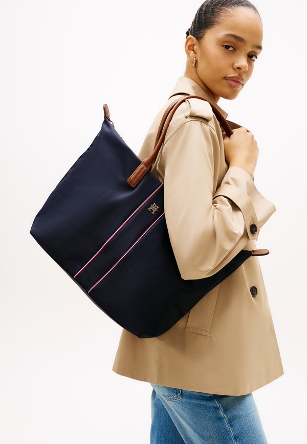 Tommy Hilfiger TH MONOGRAM PLAQUE TOTE BAG - Tote bag - space blue corp