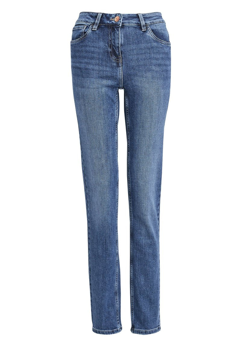 Blaue Jeans aus Denim im Slim-Fit-Stil, mit Knopfverschluss, Fronttaschen und subtilen Wischverlauf-Details auf dem Stoff.