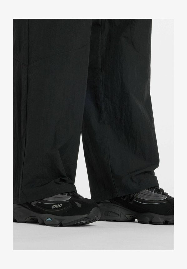 New Balance CASTLEFIELD - Trousers - black afterglow