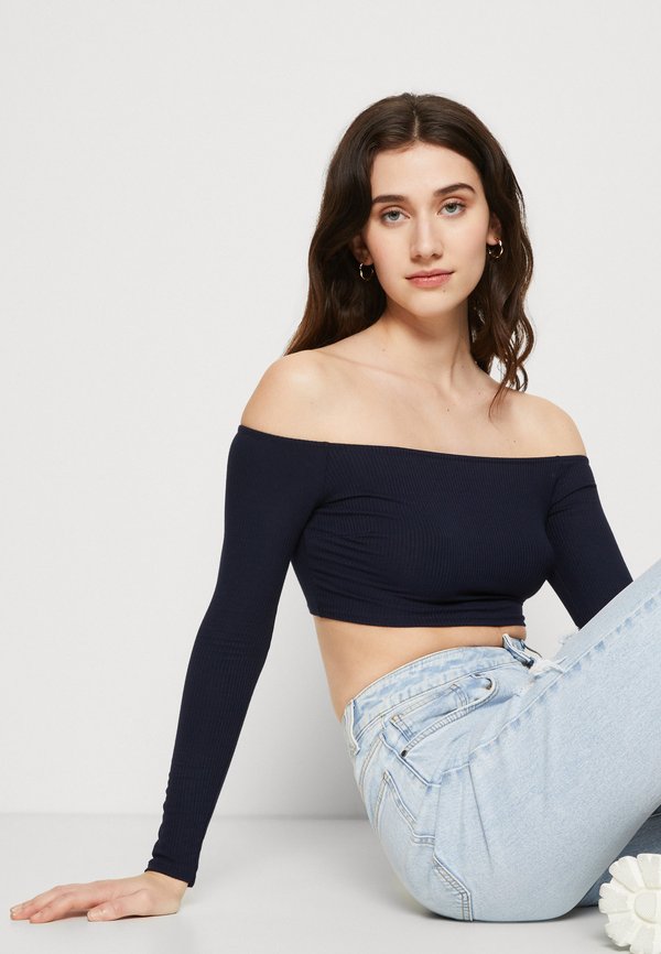 WAL G. HOLLIE OFF SHOULDER CROP