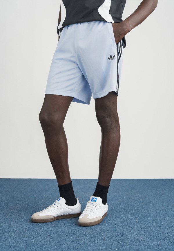 adidas Originals OVERSIZED - Shorts - crystal sky