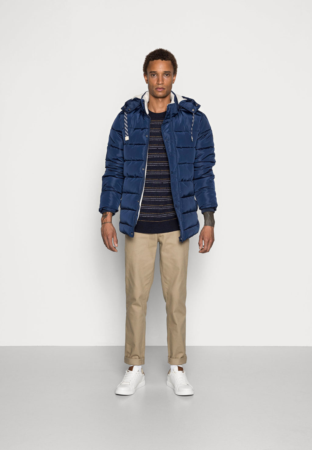 BHOUTERWEAR HOODED Media 2