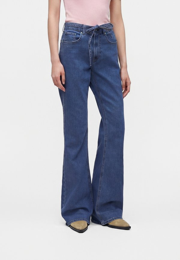 ONLY ONLREGENT TIE BELT - Flared Jeans - medium blue denim