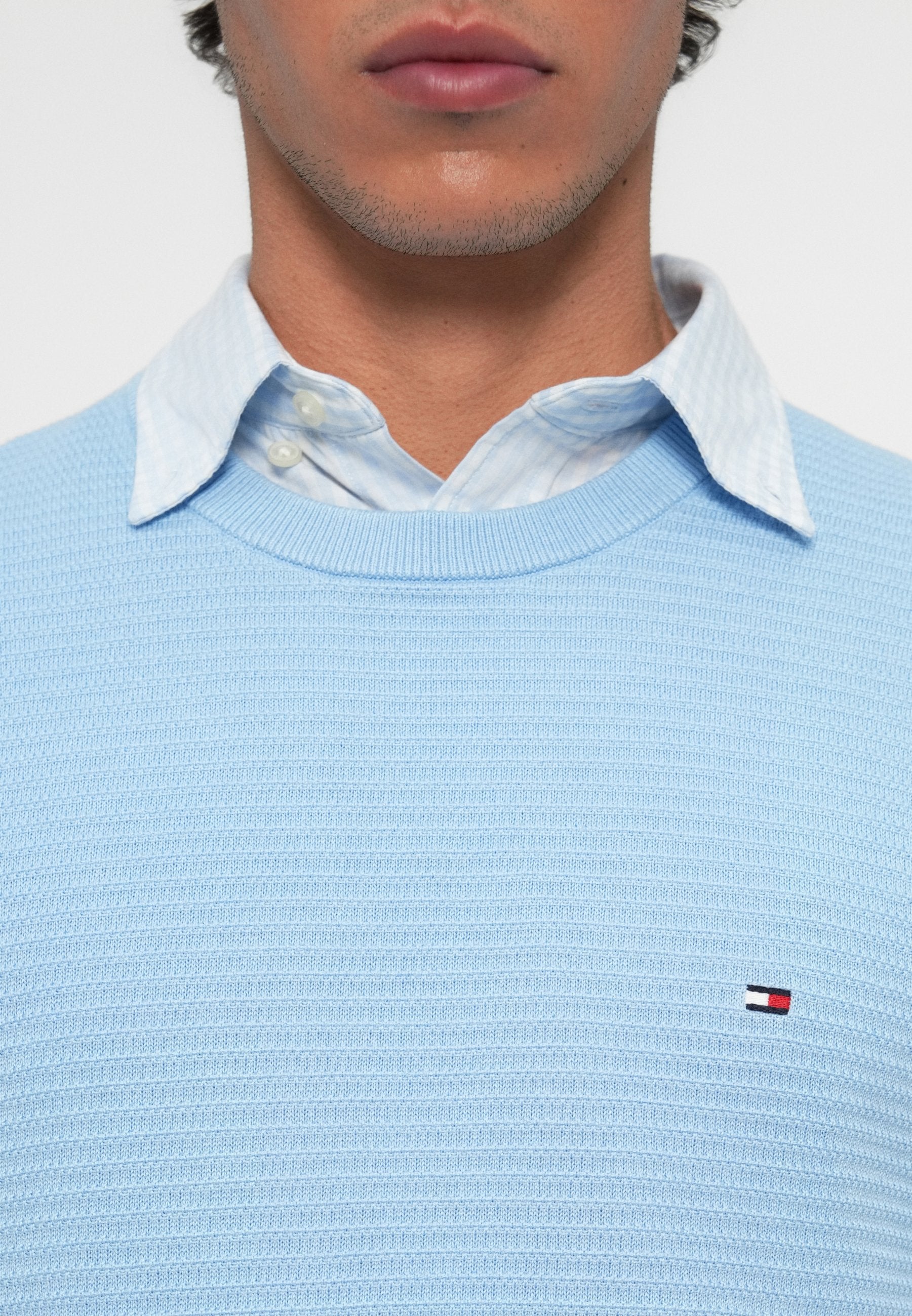 TEXTURED KNIT CREW NECK JUMPER Media 6