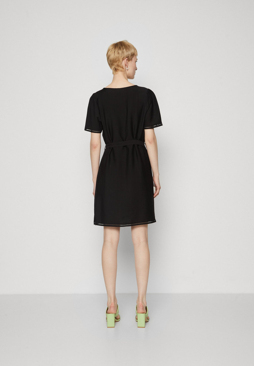 ONLCELINE PAULA V NECK DRESS  Media 4