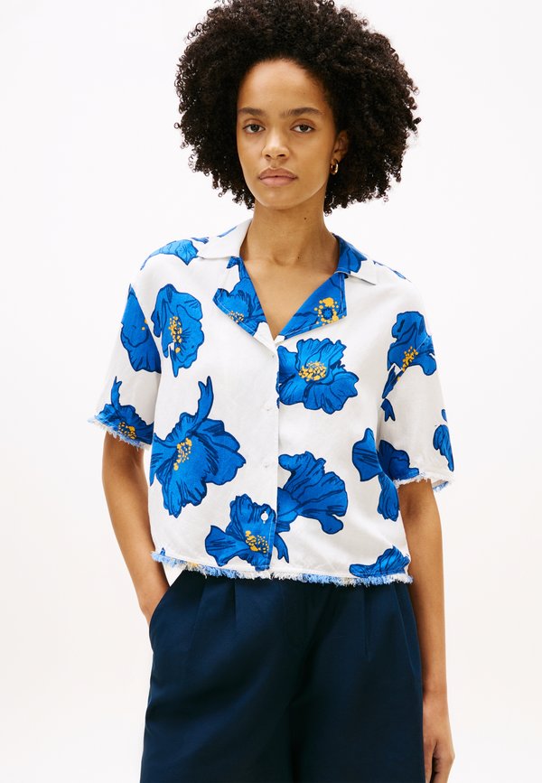 Tommy Hilfiger RELAXED FIT FRAYED LINEN BLEND SHIRT - Button-down blouse - ivory/blue orbit
