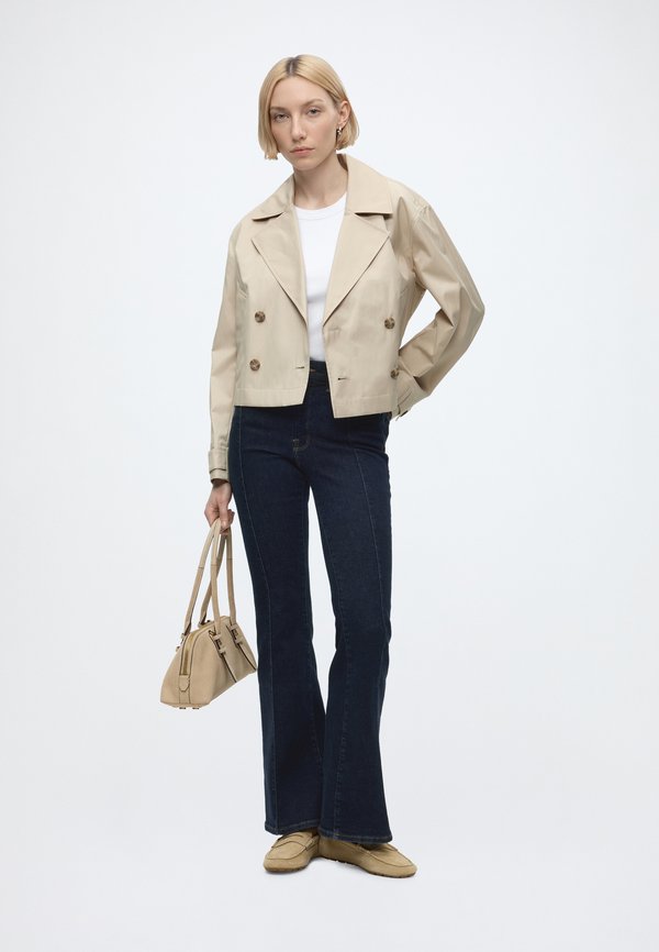 Good American GOOD LEGS FLARE JEANS