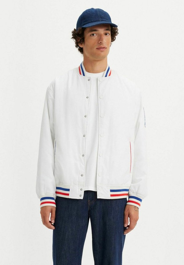 Levi's® COACHES