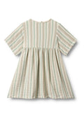 Baumwollkleid mit kurzen Ärmeln, das horizontale Streifen in Grün und Beige aufweist. Glockenförmiger Rock und runder Ausschnitt mit einer Knopfleiste am Rücken.