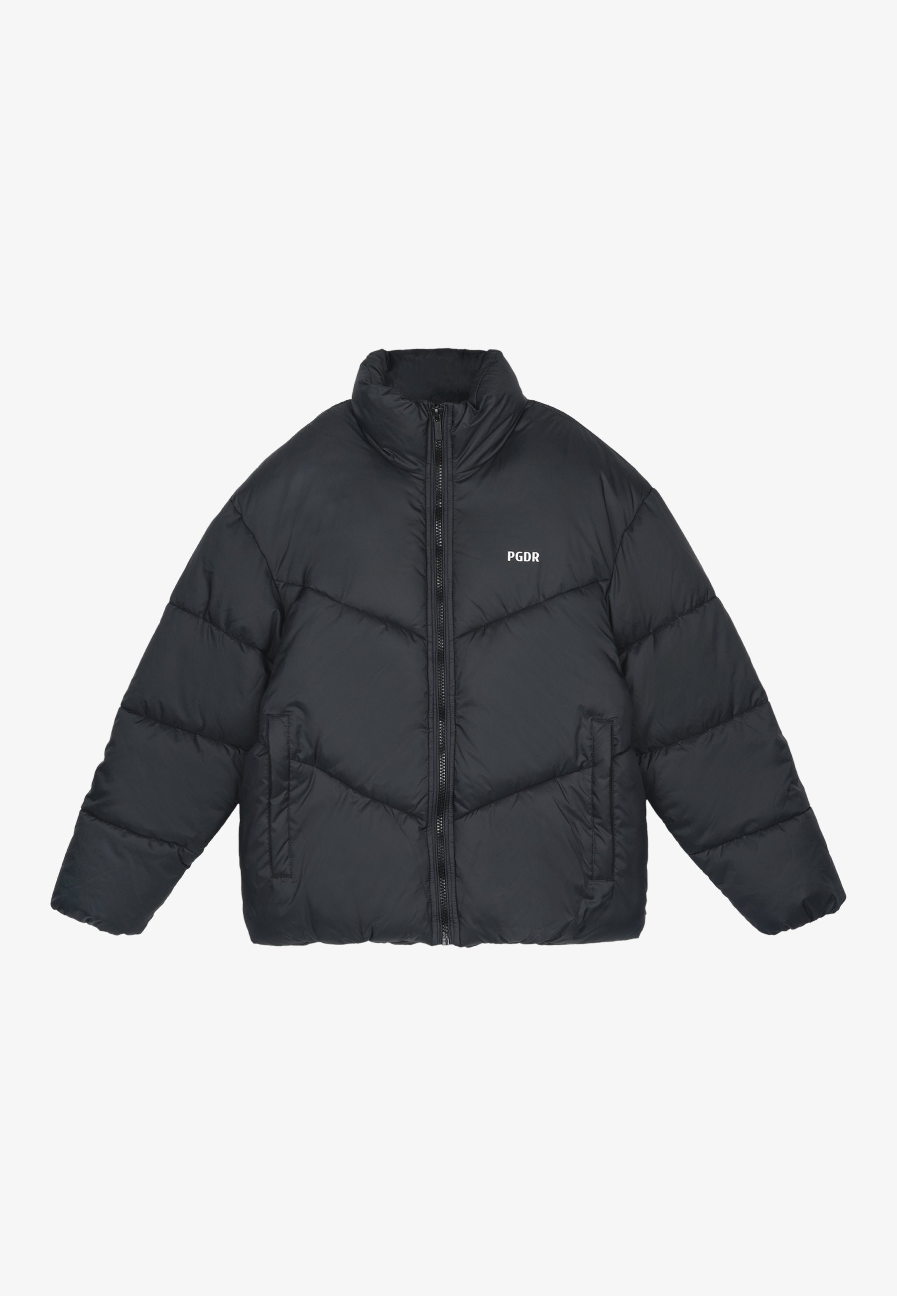  Schwarze Daunenjacke mit hohem Kragen, Reißverschluss und PGDR-Logo. Sie verfügt über ein gestepptes Design und elastische Bündchen für zusätzliche Wärme.