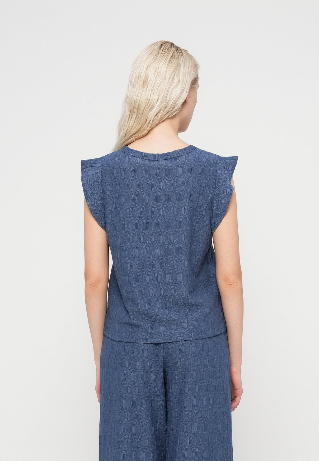ONLY ONLAYA BUTTON V NECK