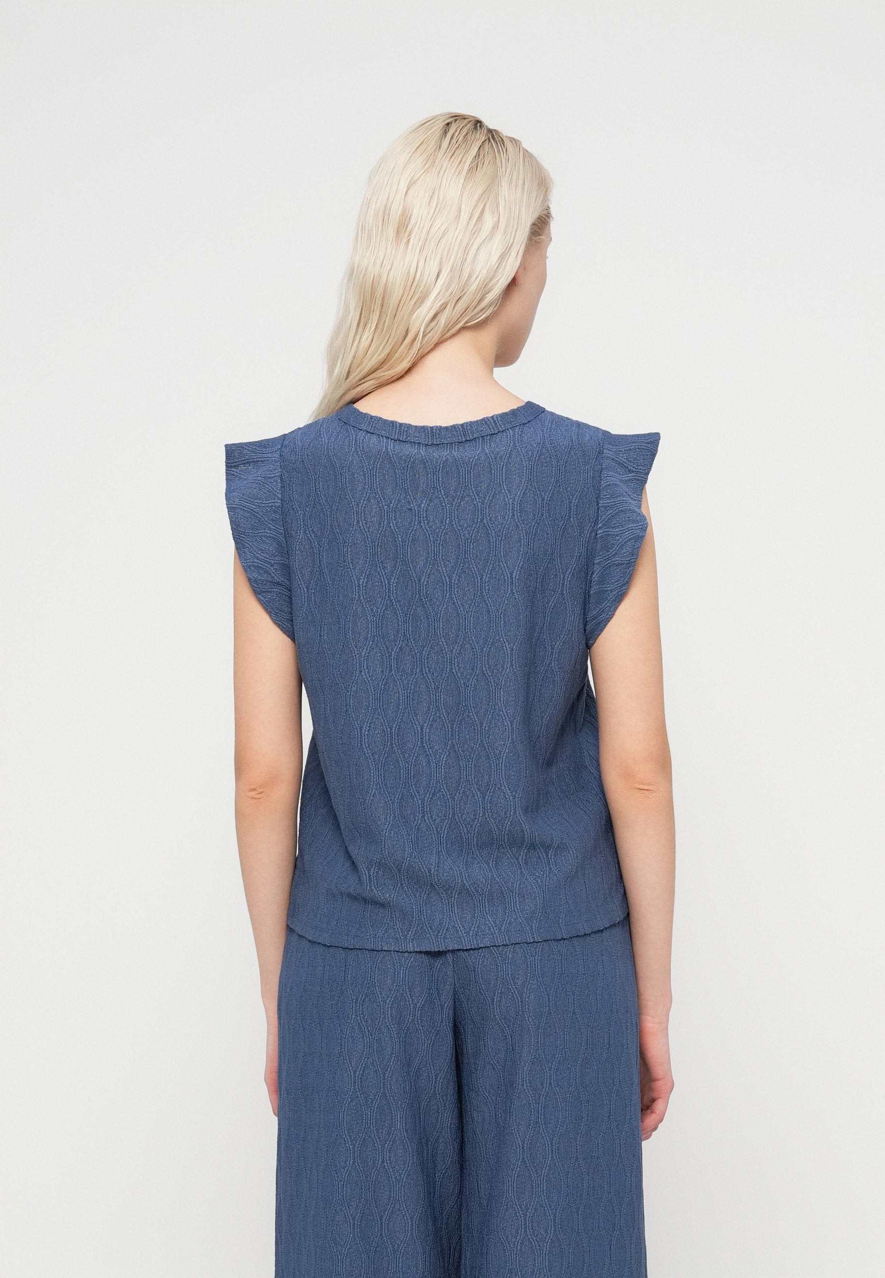 ONLY ONLAYA BUTTON V NECK