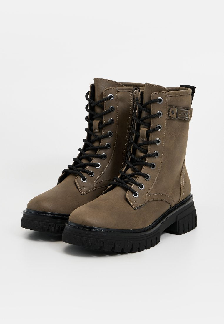 s.Oliver Schnürstiefelette Media 2