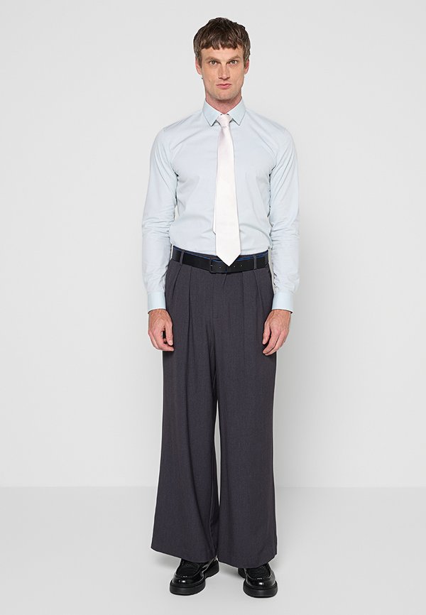 Calvin Klein SLIM FIT
