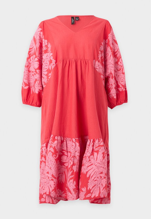 Vero Moda Curve VMCTIPPE TROPA - Day dress - poinsettia