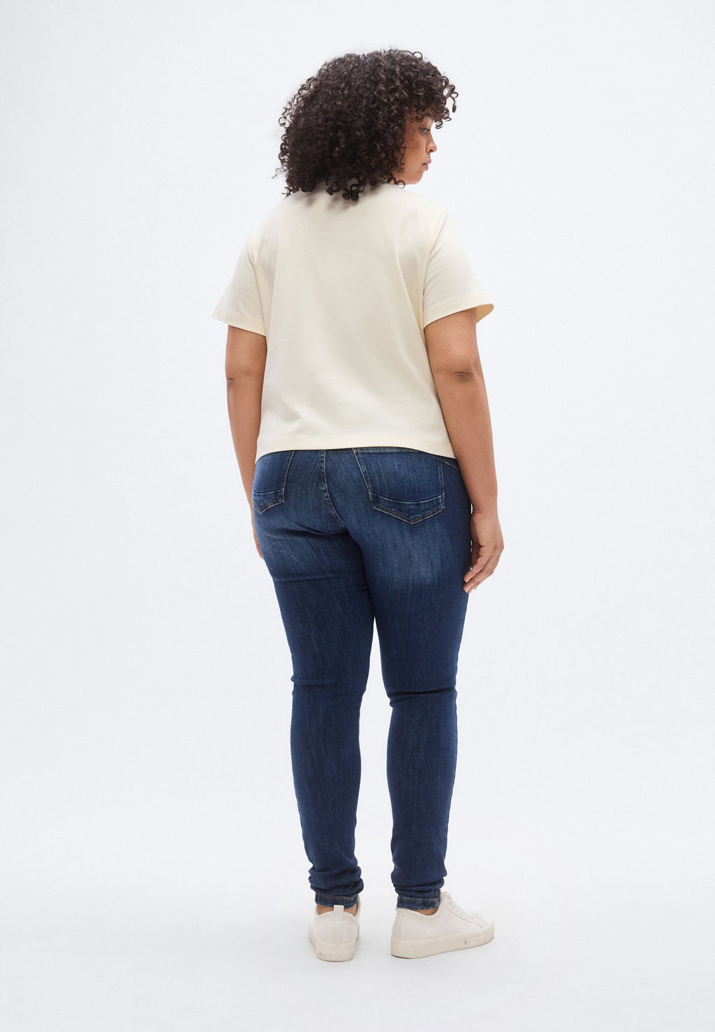 CURVE GRAPHIC INTERLOCK KNIT T-SHIRT Media 4