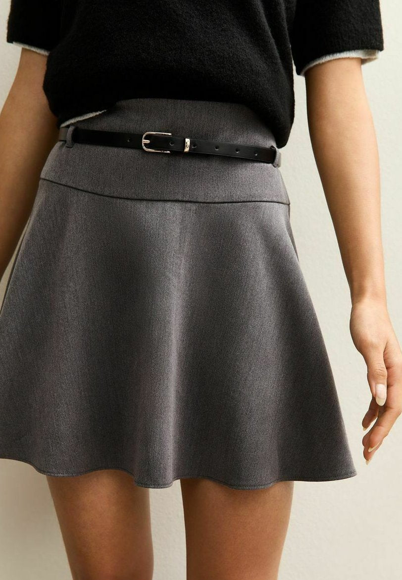New Look DARK  BELTED FLIPPY