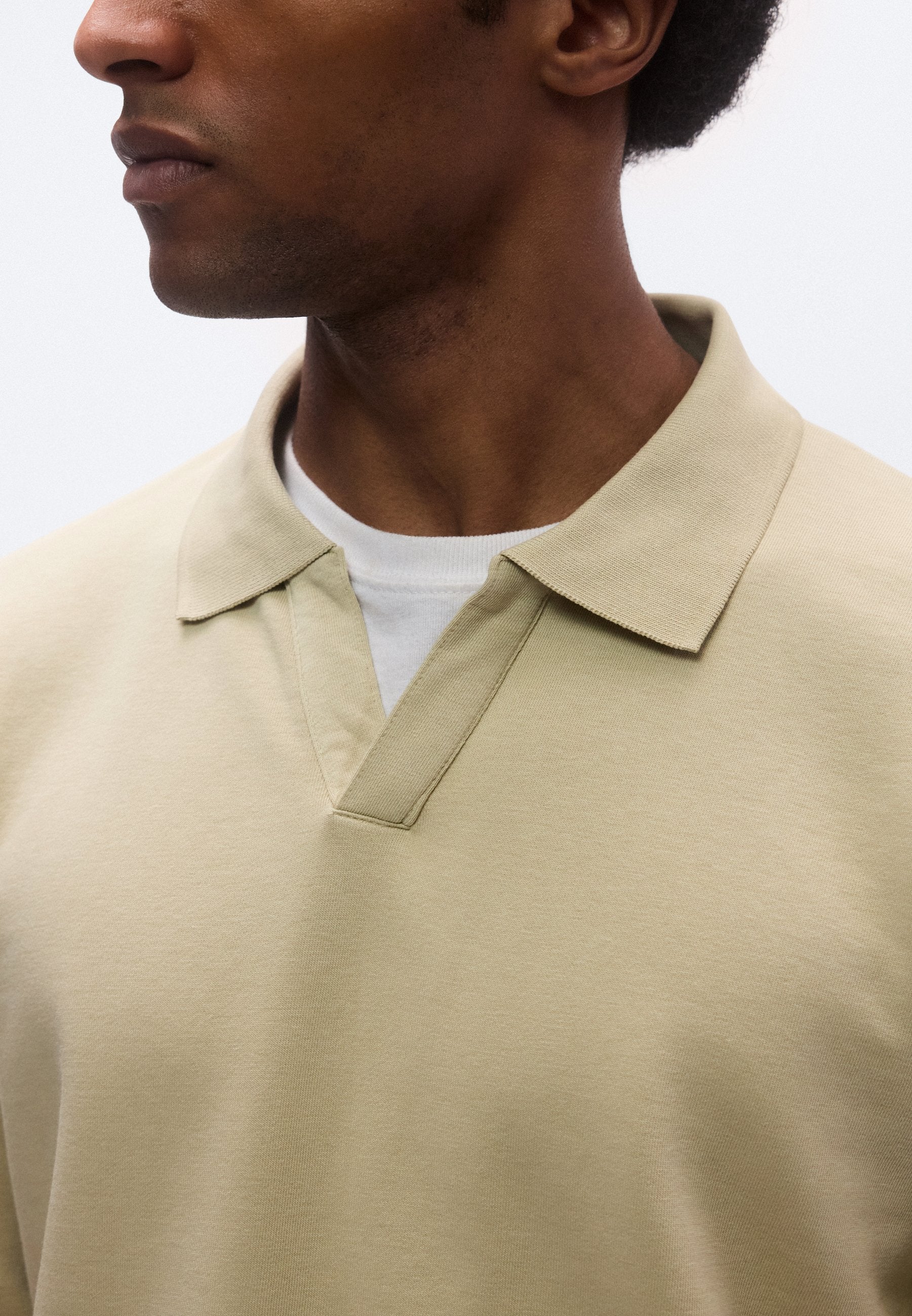 V NECK  Media 8