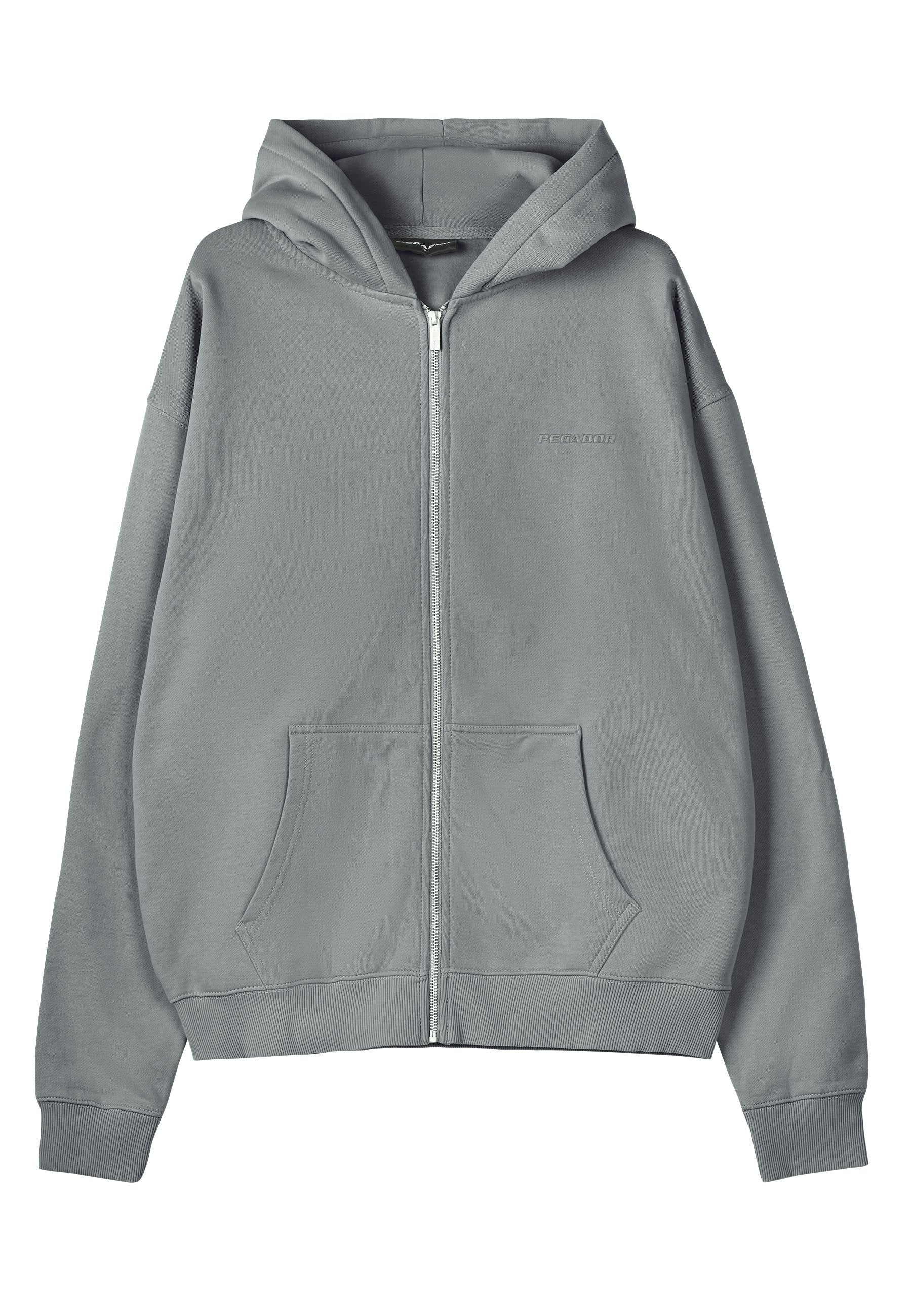 Grauer Kapuzenpullover mit Reißverschluss, Kängurutasche, gerippten Bündchen und Saum, aus weichem Stoff. Mit Kapuze und dezentem Markenlogo auf der Brust.