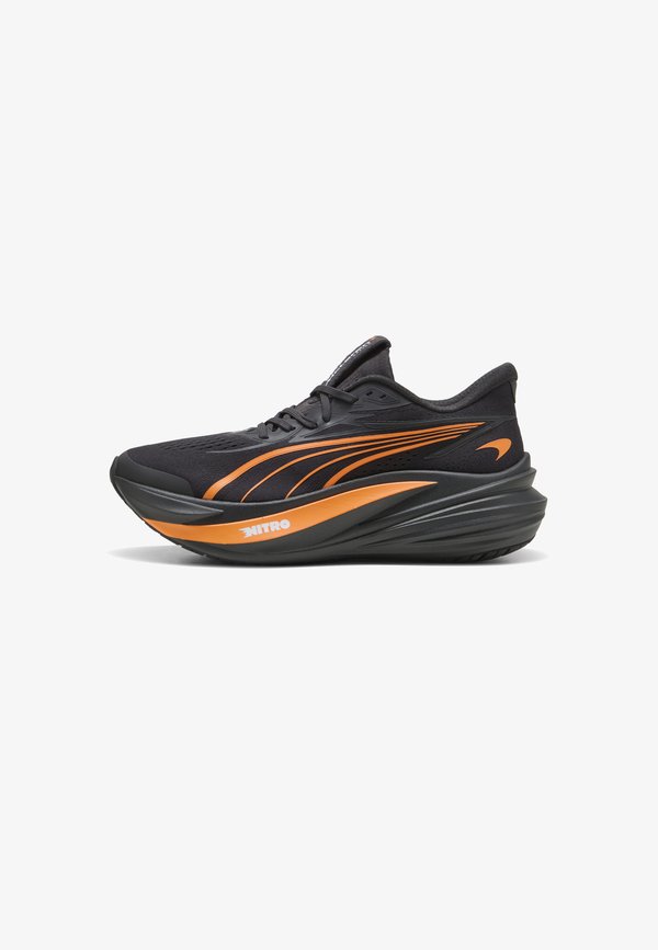 Puma MCLAREN RACING MAGMAX NITRO™ 2 LAUFSCHUHE - Road running shoes - black-papaya