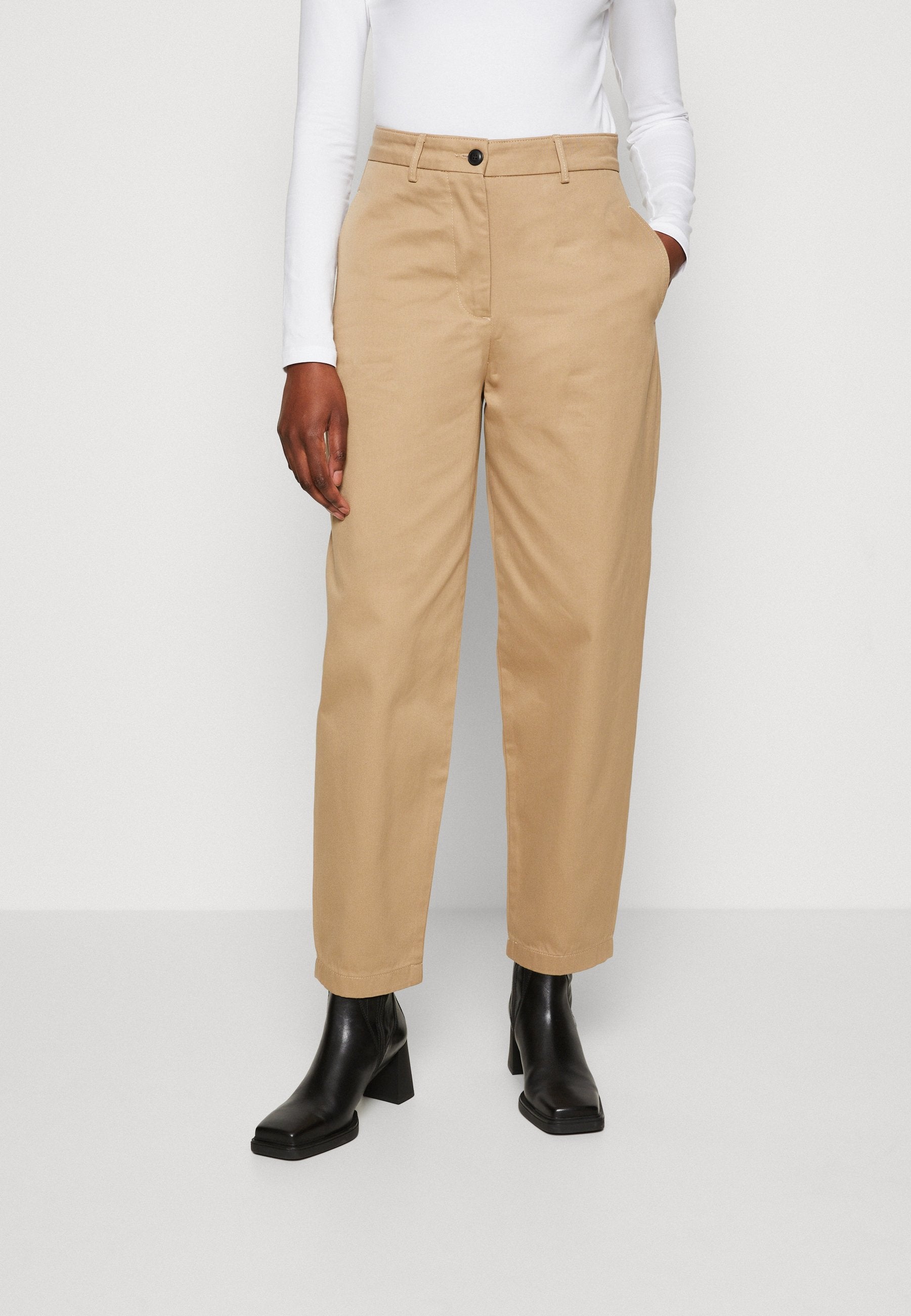 BALLOON CASUAL PANT Media 3
