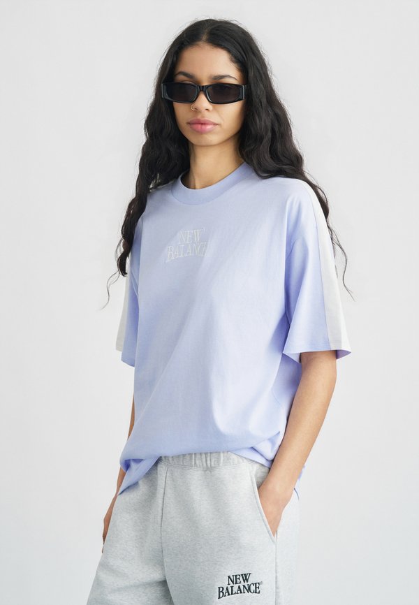 New Balance LINEAR HERITAGE OVERSIZED T-SHIRT - Print T-shirt - lilac