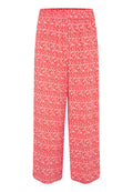 Rote gemusterte Culottes mit lockerem Schnitt, ausgestattet mit einem dehnbaren Bund und einem strukturierten Design aus unregelmäßigen weißen Formen.