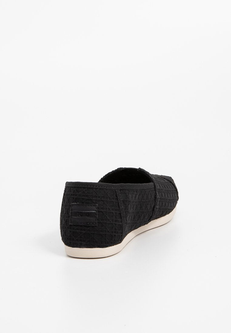 TOMS BASKET