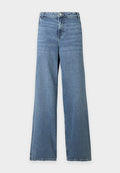 Vero Moda Curve VMCLUSIA REMY WIDE - Relaxed fit jeans - light blue denim