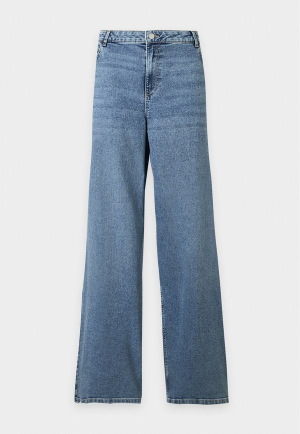 Vero Moda Curve VMCLUSIA REMY WIDE - Relaxed fit jeans - light blue denim