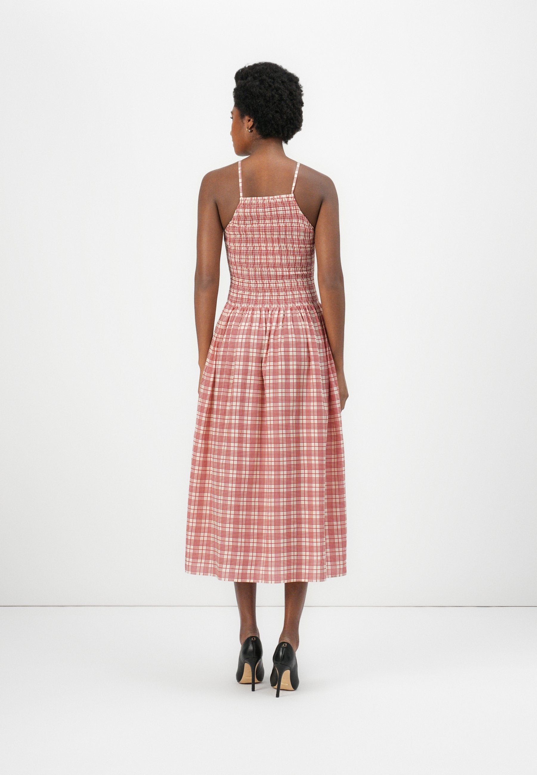 SHIRRED SLEEVELESS MIDI DRESS Media 4