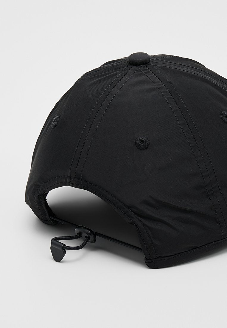 EA7 Emporio Armani Cap Media 5
