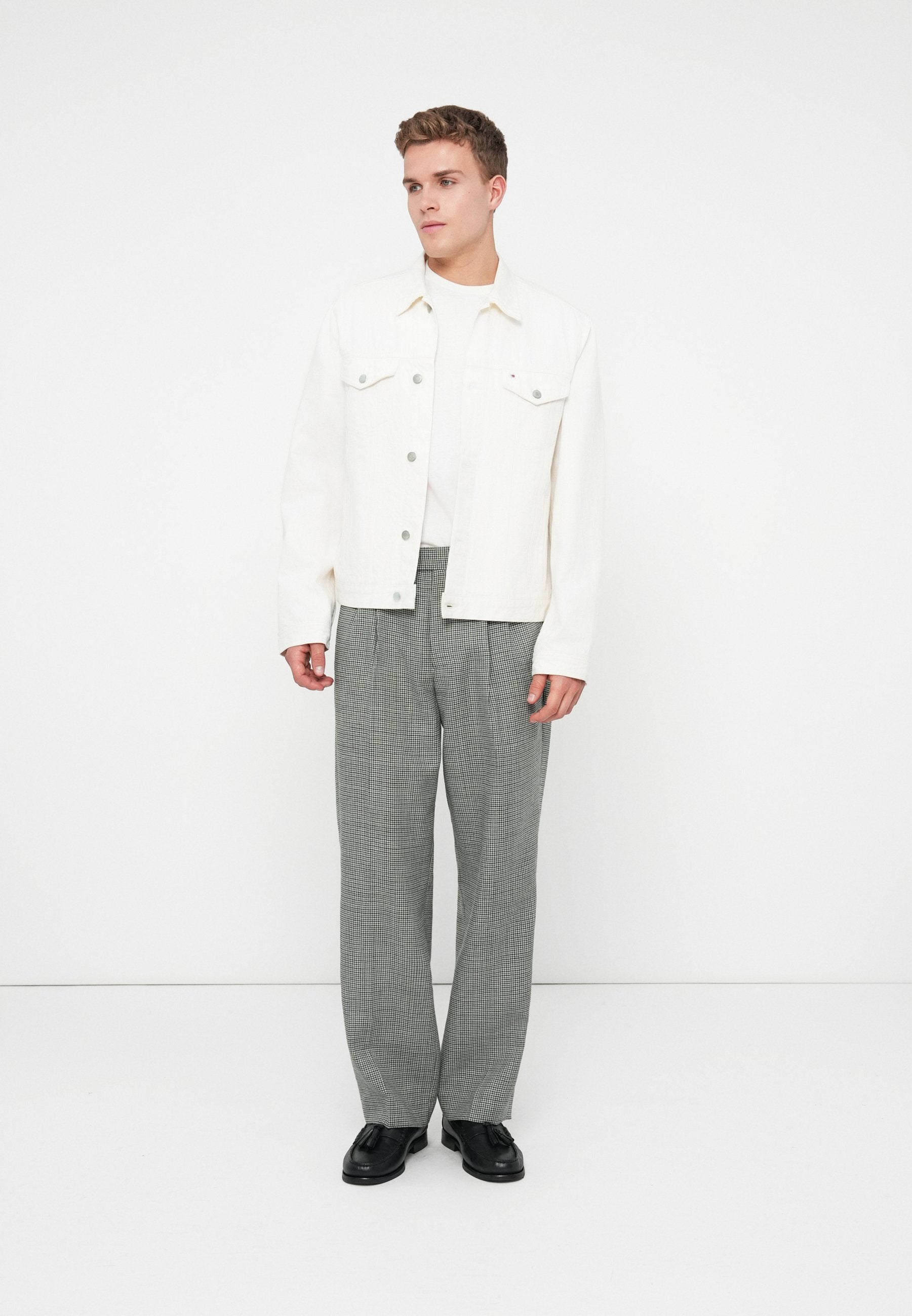 SMART CASUAL PURE WOOL CHECK RELAXED TROUSERS Media 2