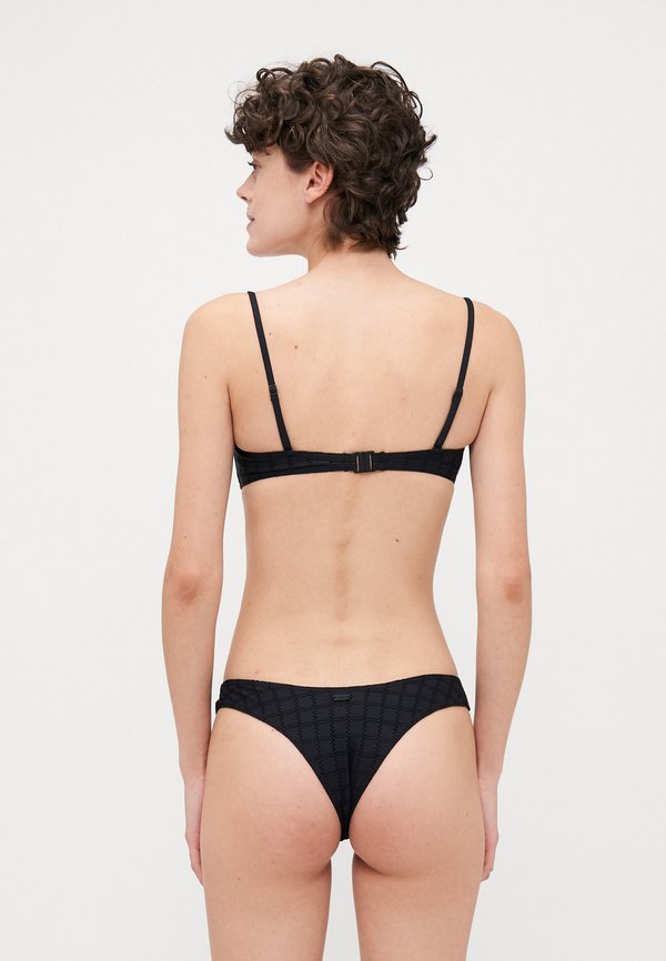 Roxy CAMILO CHEEKY