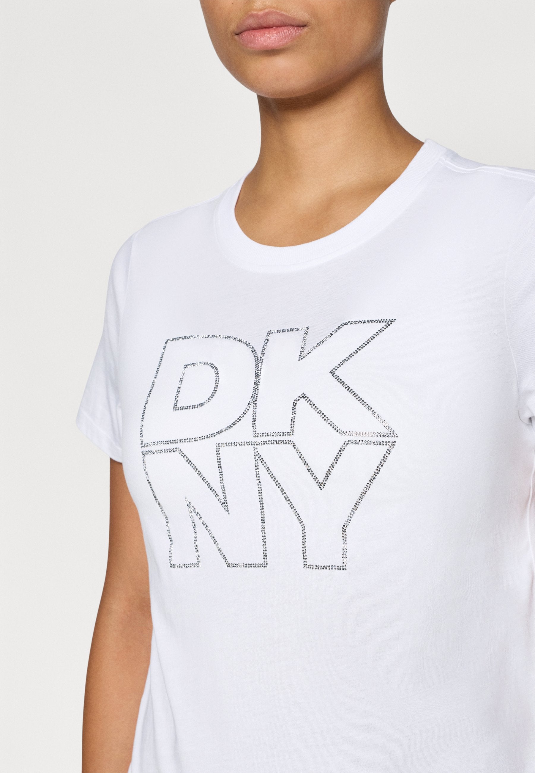 DKNY DOUBLE OUTLINE RHINESTONE LOGO SHORT SLEEVE RELAXED FIT CREW NECK TEE