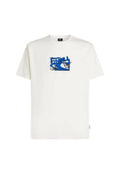 Weißes Baumwoll-T-Shirt mit blauem Grafikdesign, das das Wort "ONeill" und abstrakte Formen zeigt. Kurze Ärmel und Rundhalsausschnitt.