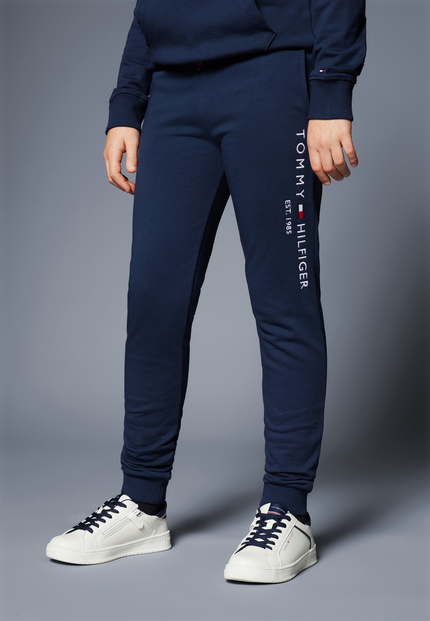 ESSENTIAL UNISEX Media 3