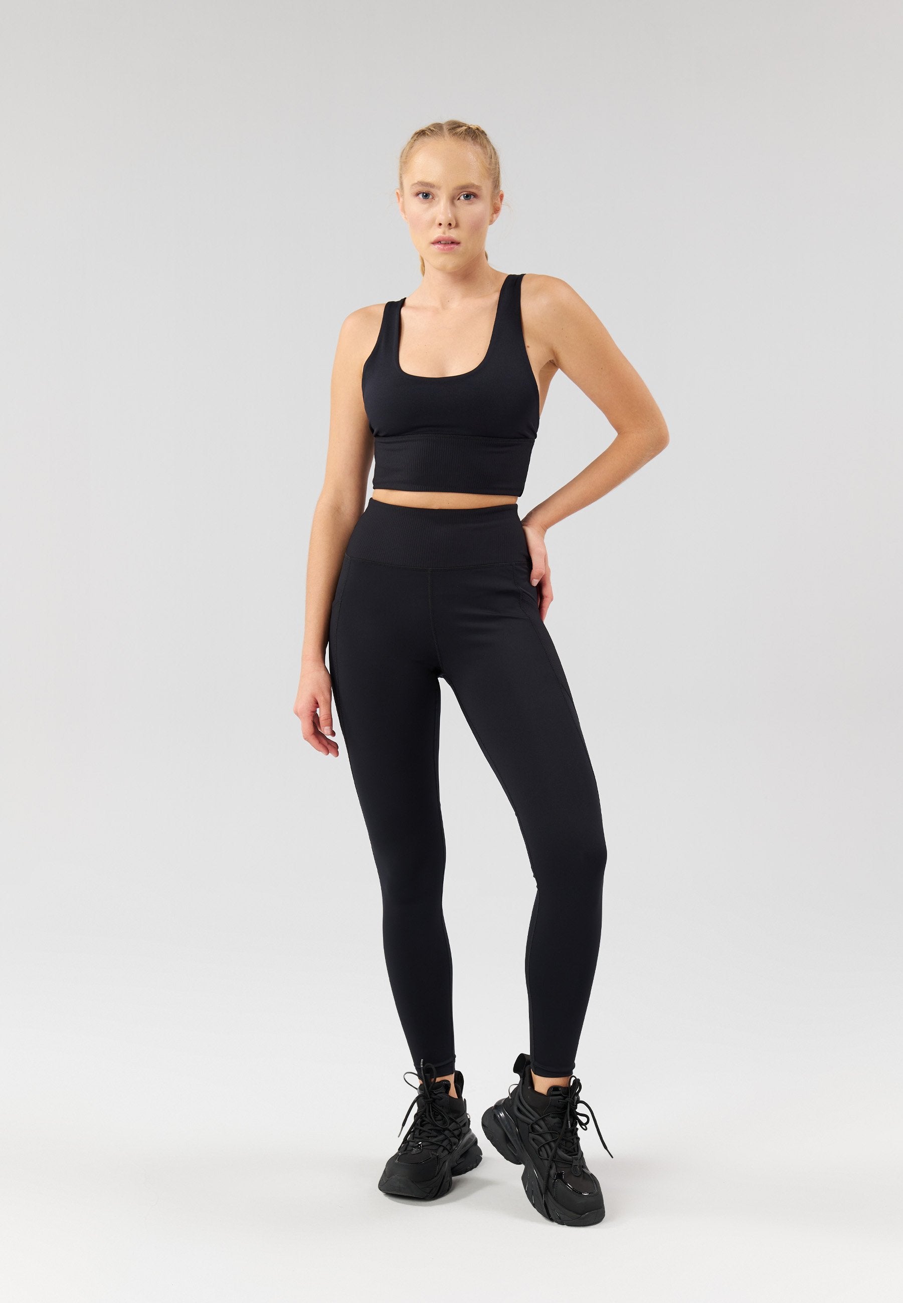 Even&Odd active MEDIUM SUPPORT SPORTS BRA WITH SCOOP BACK