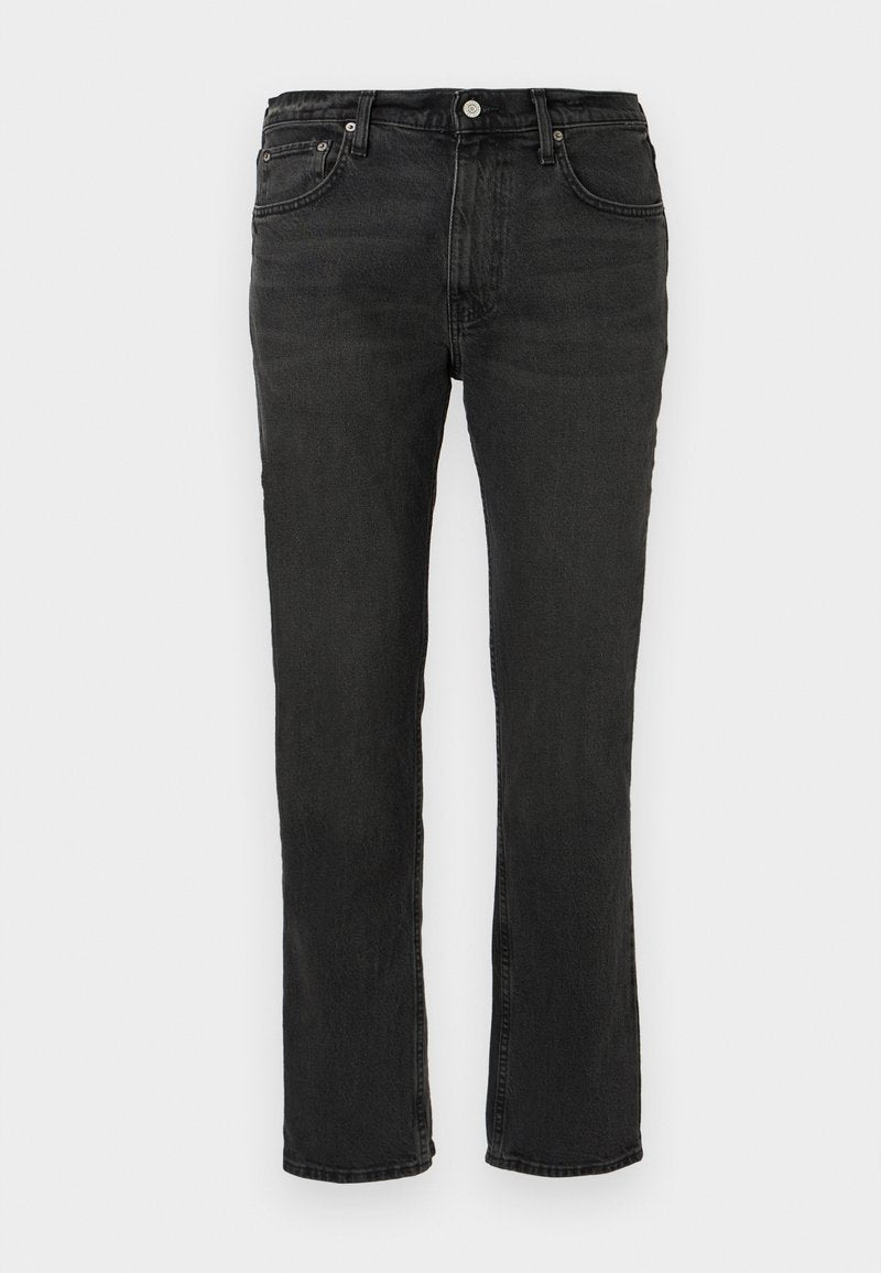 Schwarze Jeans mit geradem Bein aus Denim, fünf Taschen und Gürtel-Schlaufen, vorne mit Knopfverschluss und sichtbaren Nahtdetails.