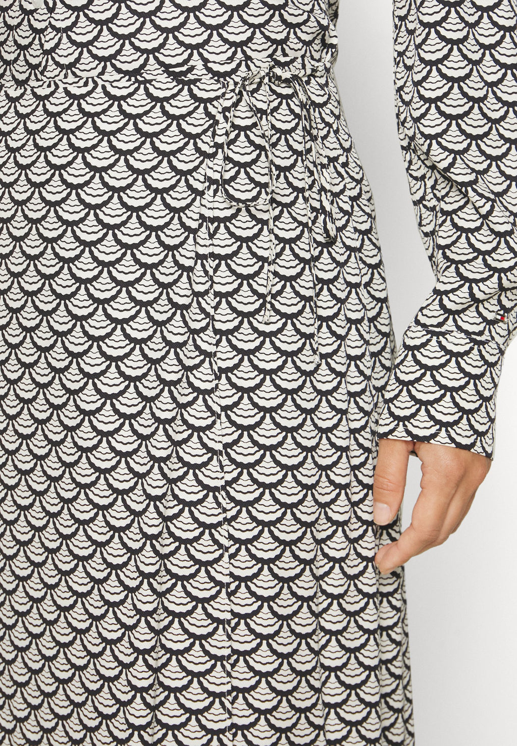SEAL WRAP MIDI SKIRT Media 6