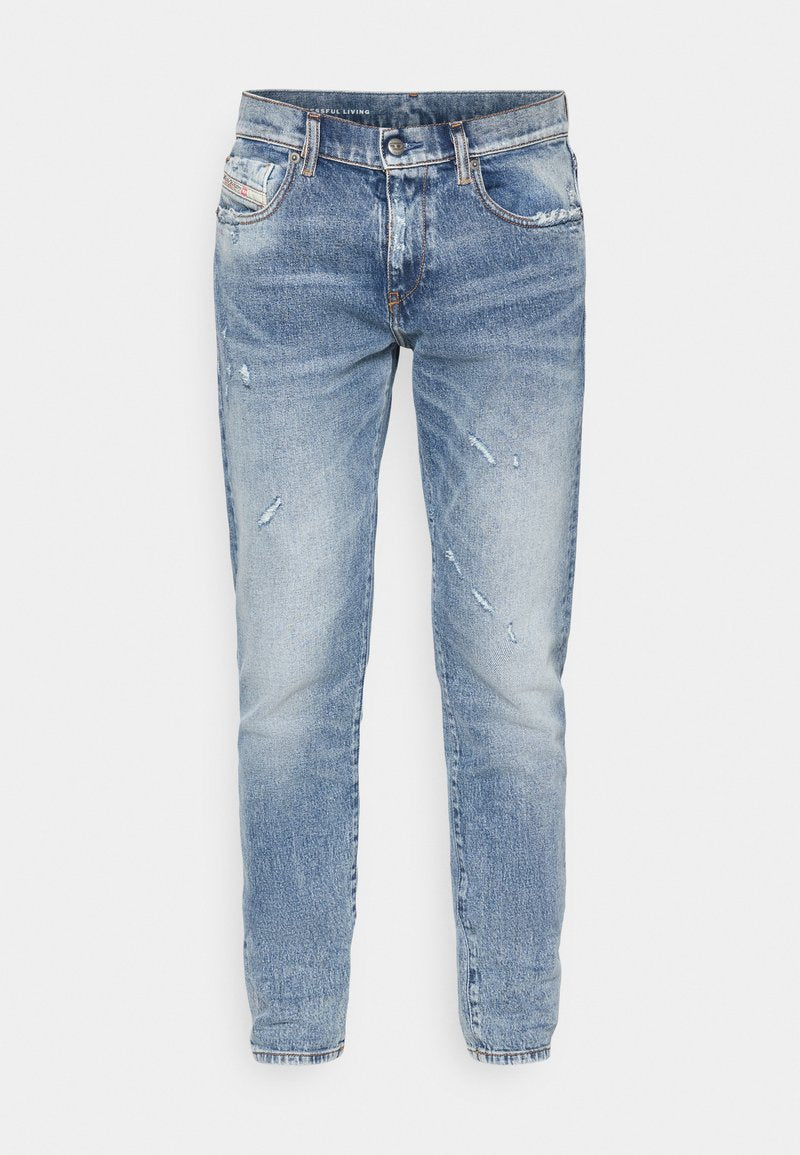 Hellblaue Jeans aus Denim mit einem ausgeblichenen Finish, verwaschenen Details, klassischem Five-Pocket-Design und geradem Bein.