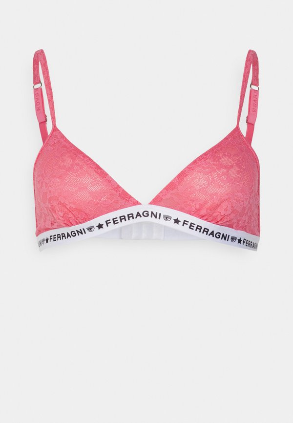 CHIARA FERRAGNI TRIANGLE