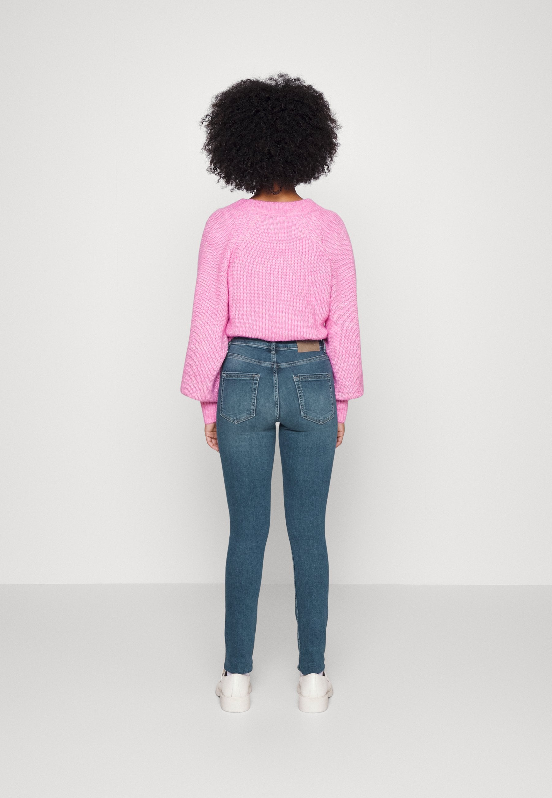 ONLBLUSH MID Media 4
